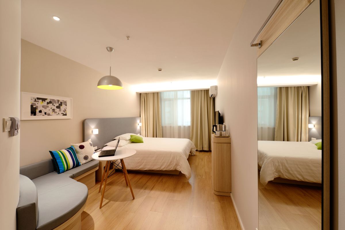 Deluxe room with a king bed and city view